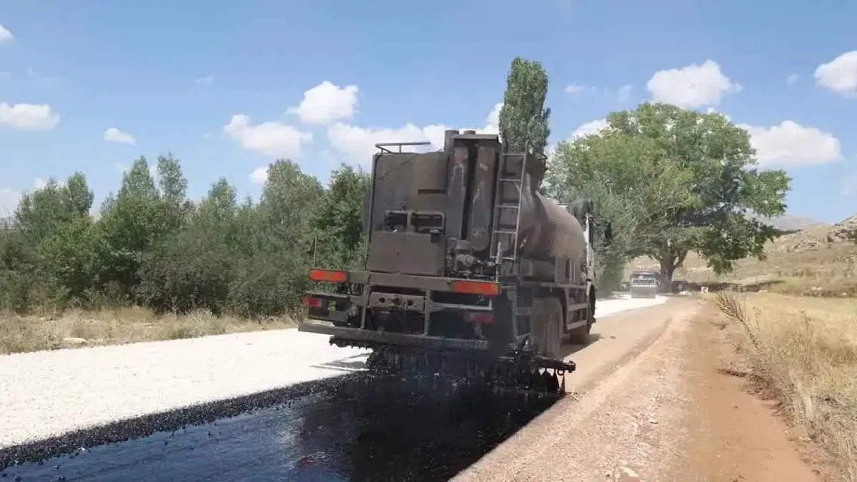 Antalya Korkuteli’de 3 kilometrelik sathi asfalt yol çalışması yapıldı