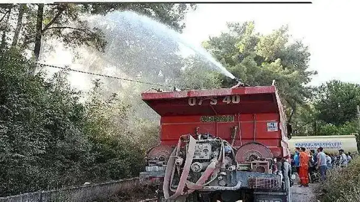 Kemer'de çıkan orman yangını korkuttu