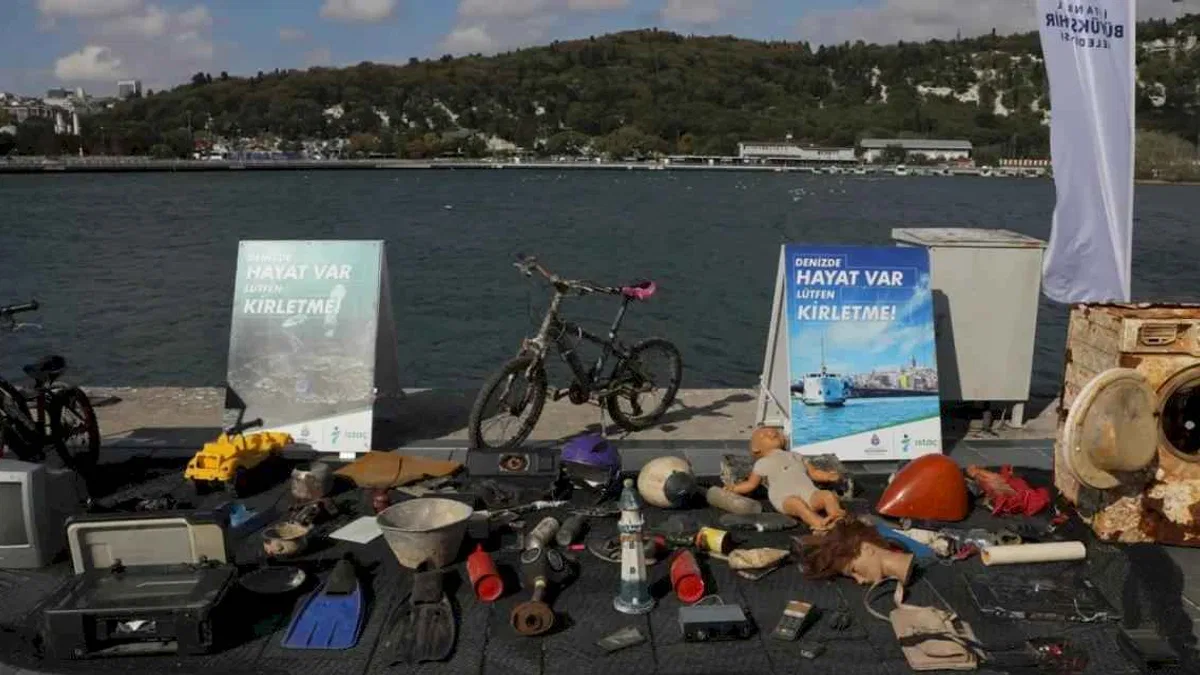 Marmara Denizi'nden neler neler çıktı? Atıklar Marmara Forum'da sergilendi