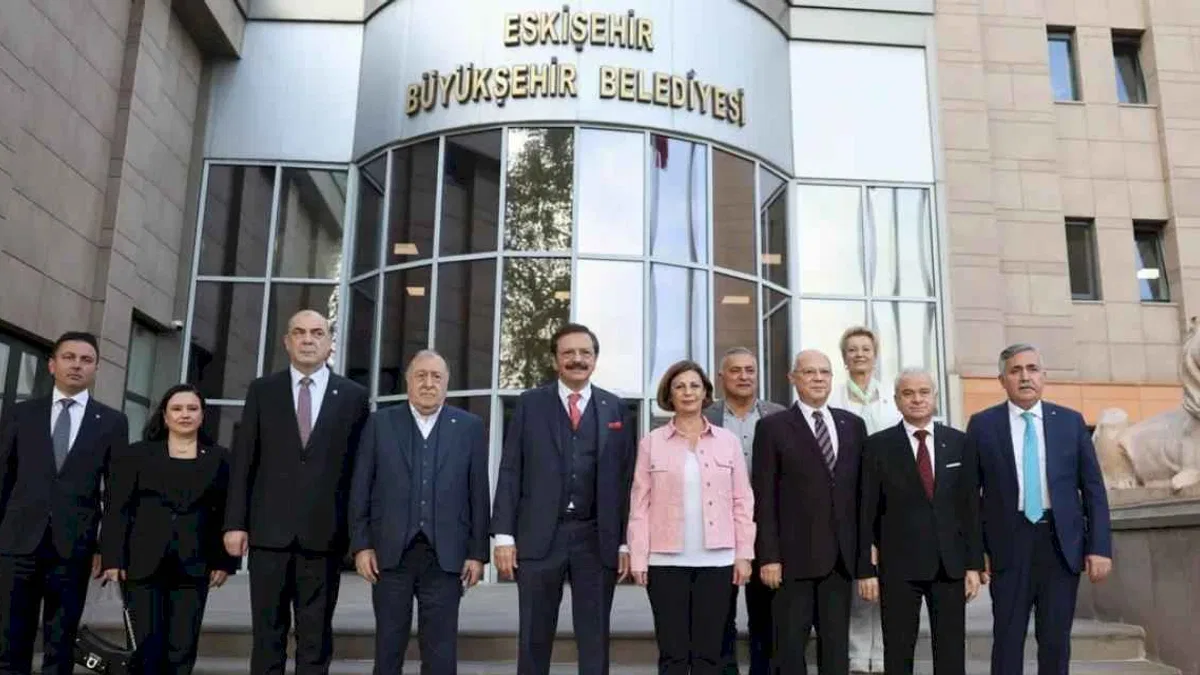 Hisarcıklıoğlu’ndan Eskişehir Büyükşehir Belediye Başkanı Ünlüce’ye Ziyaret