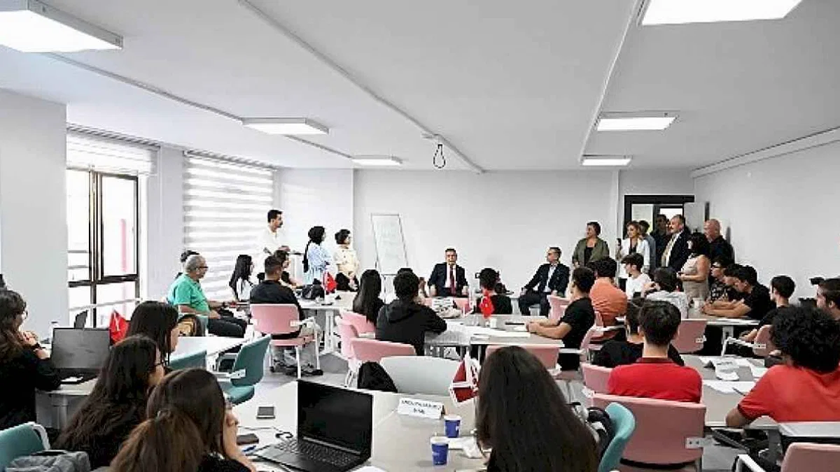 Başkan Böcek'ten gençlere tavsiyeler