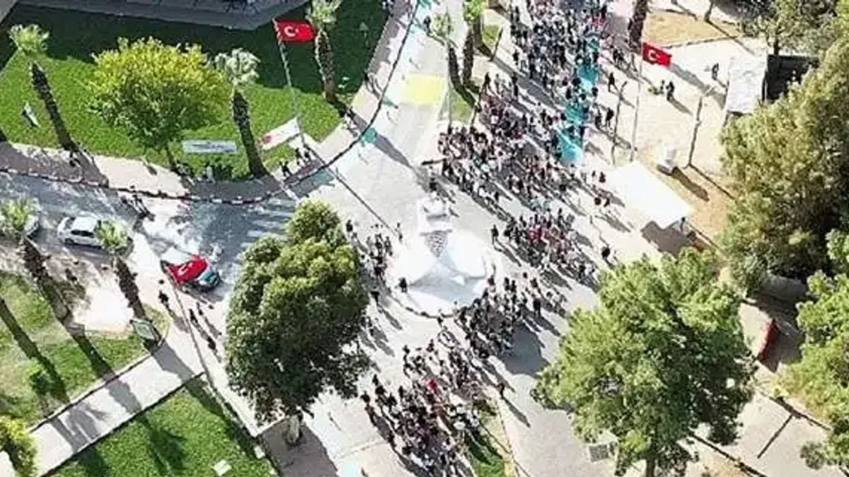 EÜ'den Öğrencilere Şenlikli Karşılama