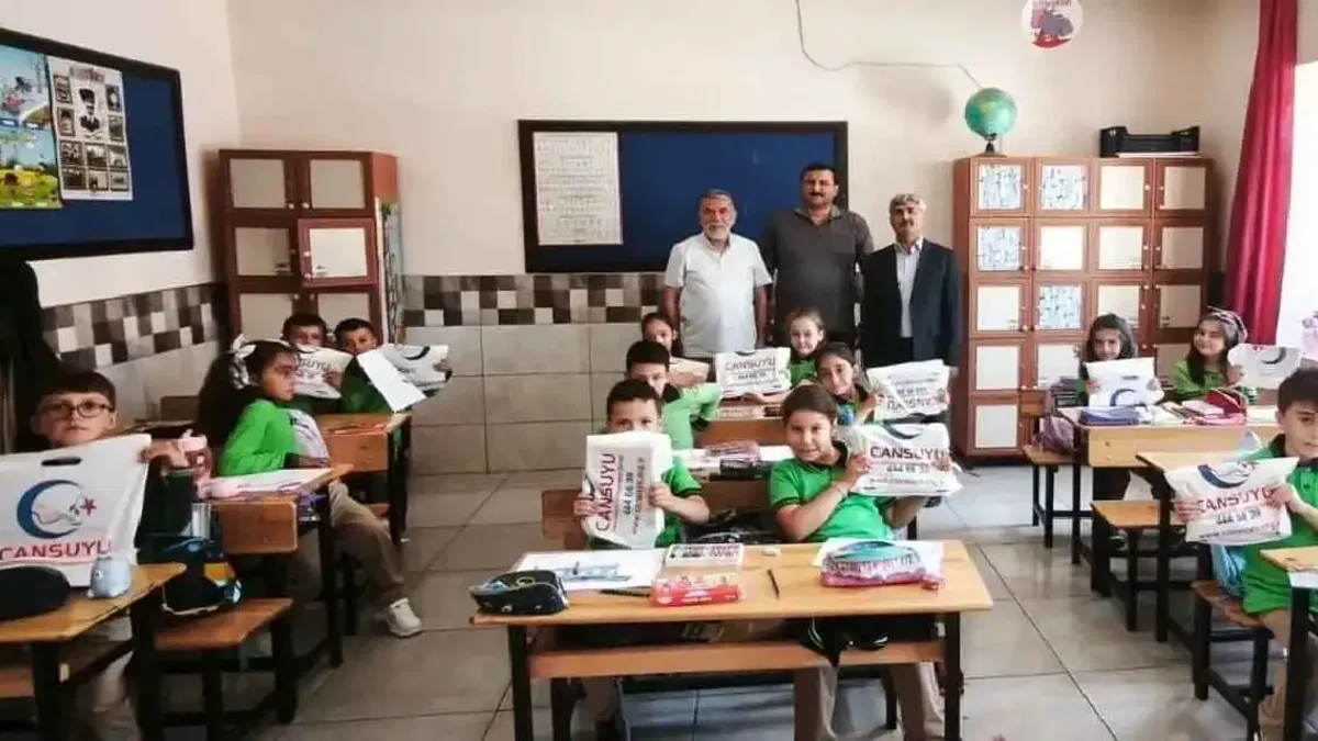 Cansuyu Derneği’nden Konya’da 2 bin 100 öğrenciye kırtasiye desteği