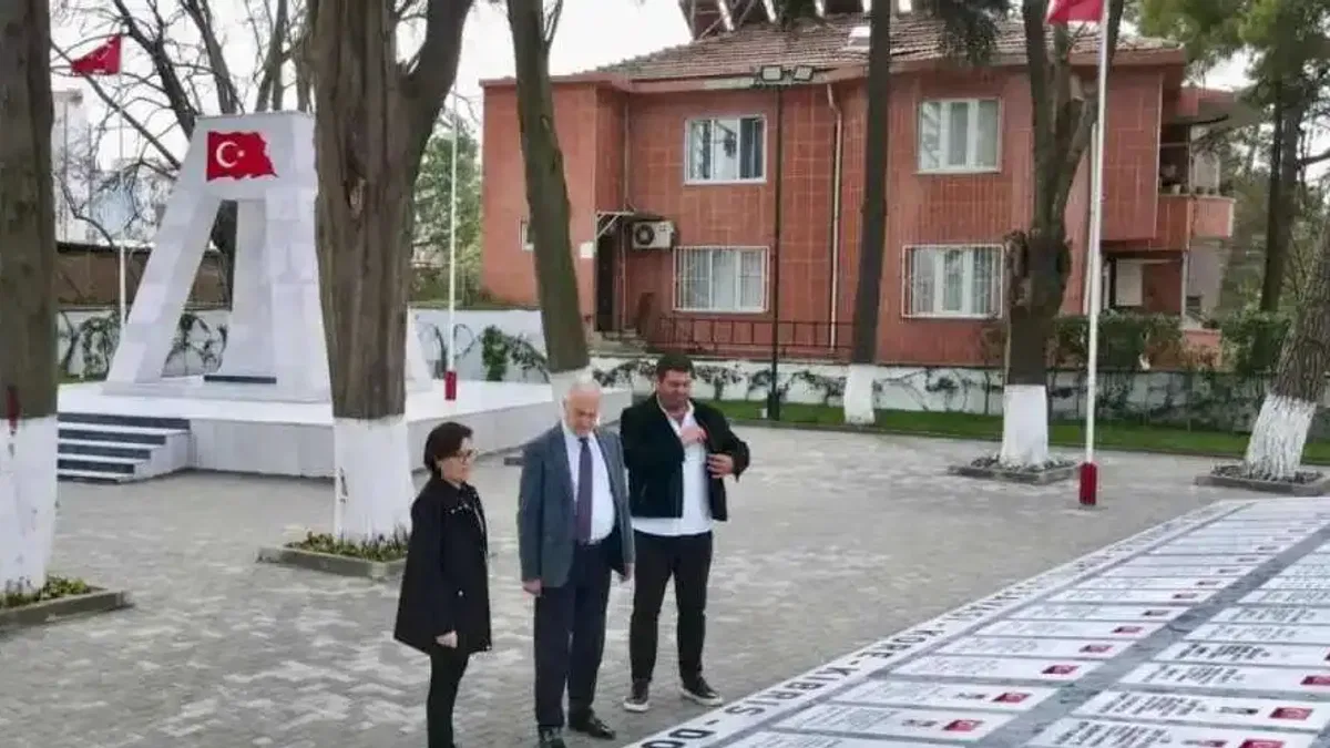 Mustafakemalpaşa'da şehitlik 18 Mart için yenilendi