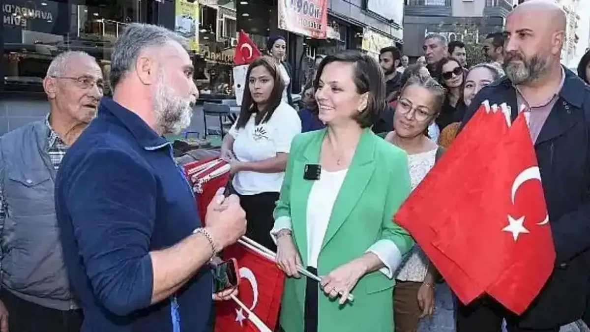 Başkan Helil Kınay "Bayraklarımızı asalım, Cumhuriyetimizi Karabağlarda yakışır güzellikte kutlayalım"