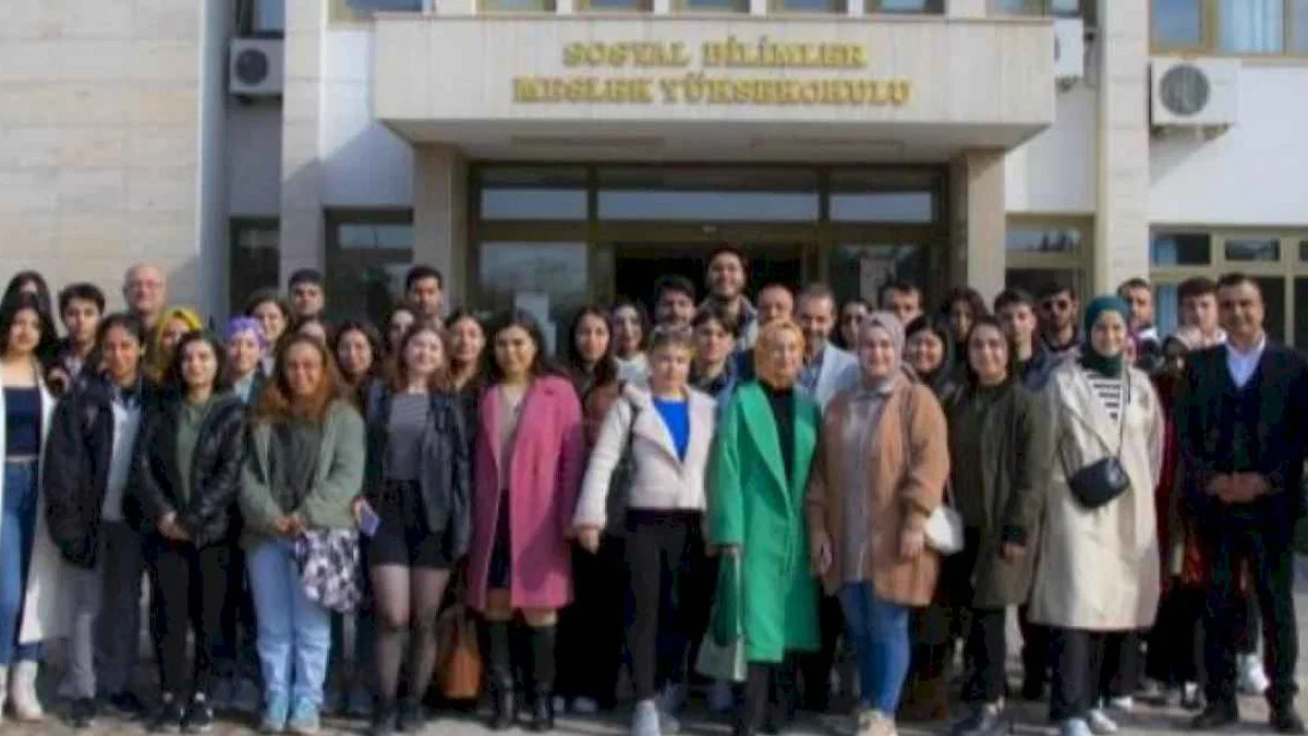 Mersin'de gençler, turizm sektörünün kapılarını aralıyor