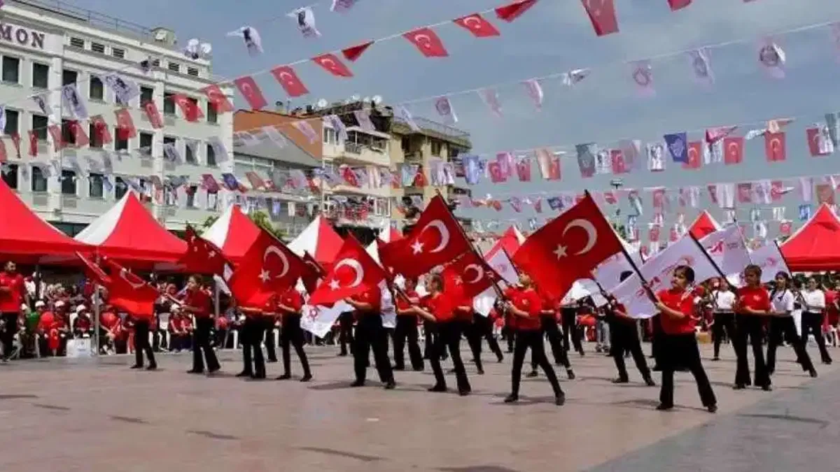 Manisa'da 23 Nisan dolu dolu geçti