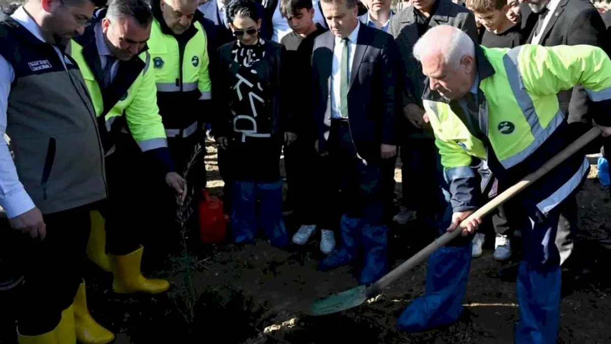 Bursa Büyükşehir’le toprak bereketleniyor, çiftçi kazanıyor