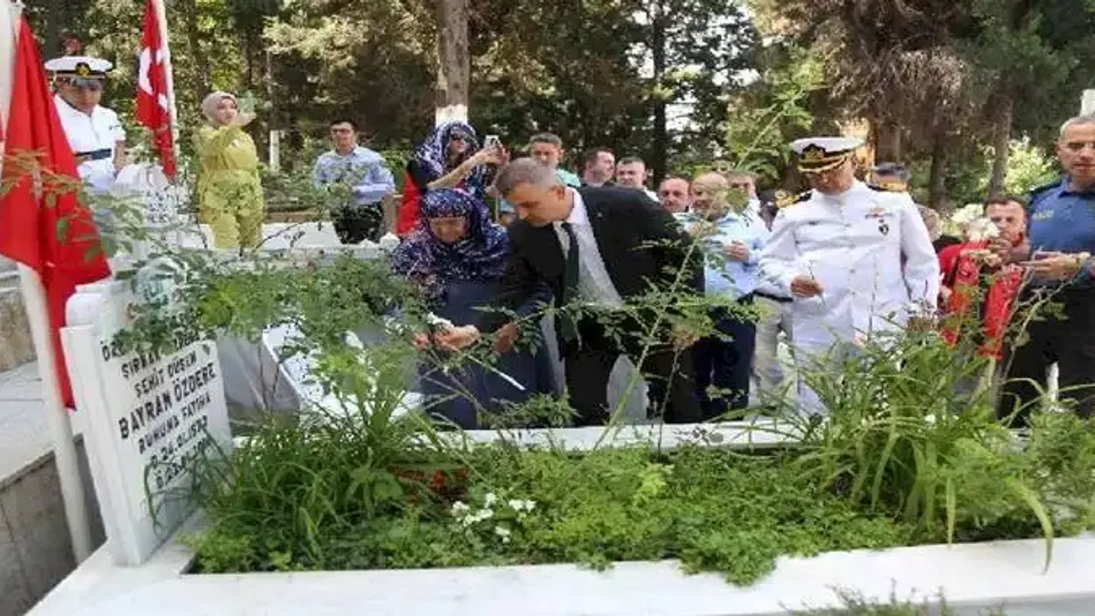 Gölcük'te şehitler dualarla anıldı