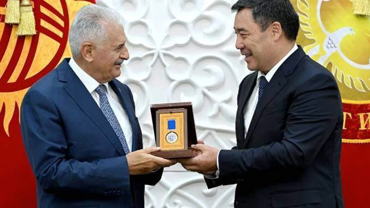 Kırgızistan'da Türk Aksakalı Binali Yıldırım'a devlet nişanı verildi