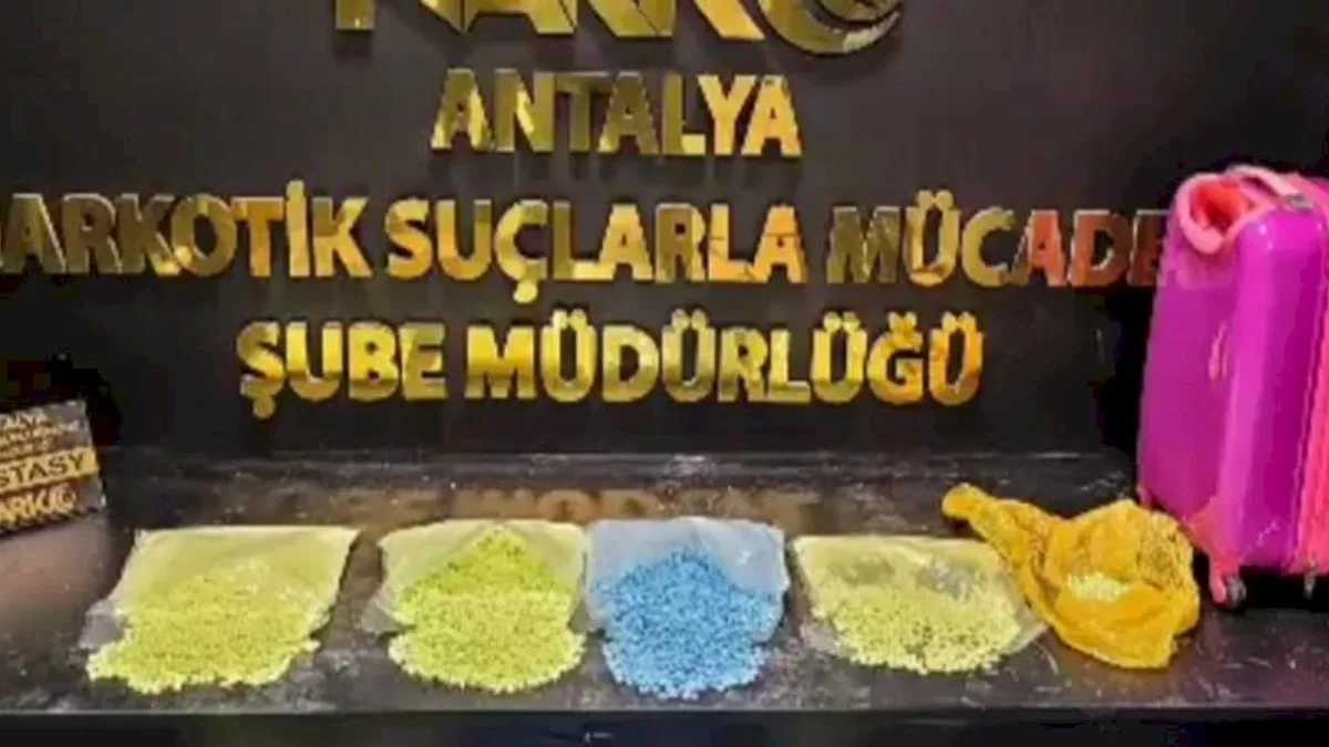 Antalya'da 15 bin ecstasy ele geçirildi