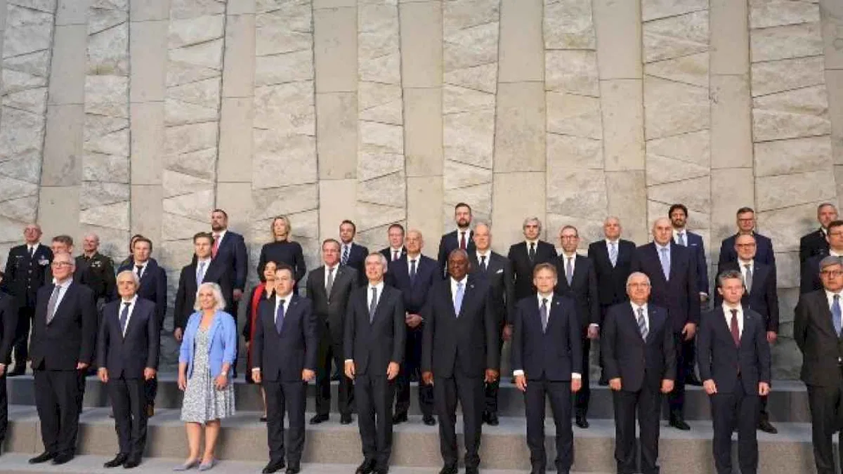 NATO'da geleneksel aile fotoğrafı