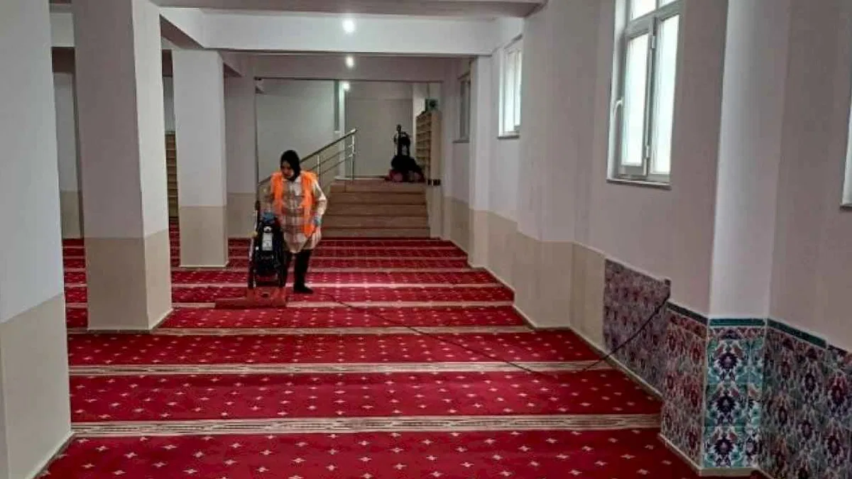 Çayırova’da ibadethaneler temizleniyor
