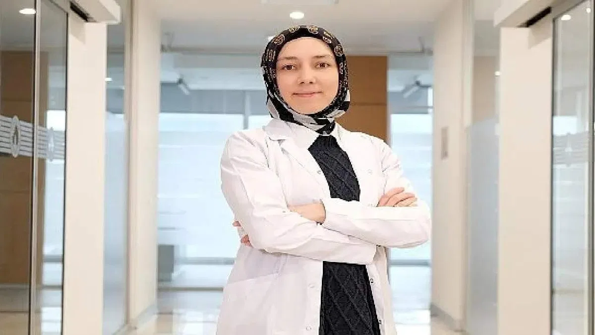 Lip Repositioning işlemi dudakların fazla yukarı çıkmasını engeller