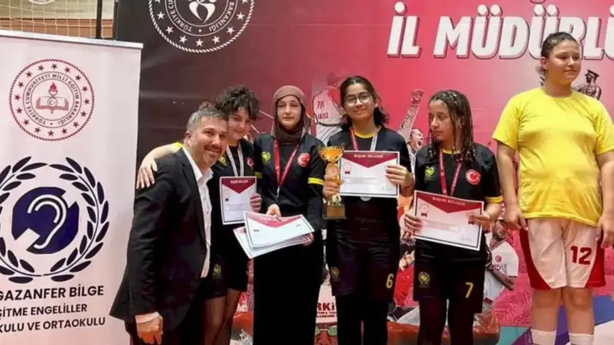 Karamürsel’in işitme engelli öğrencileri masa tenisinde Türkiye'yi gururlandırdı