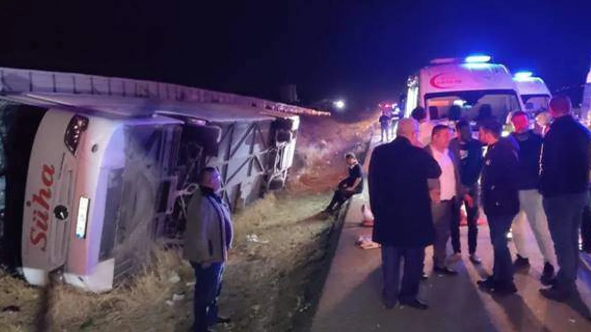 Nevşehir'de otobüsün devrilmesi sonucu 17 kişi yaralandı