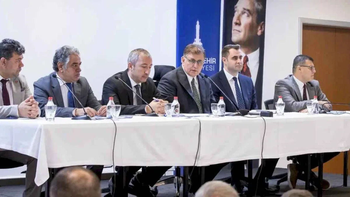İzmir'de Başkan Tugay Aliağalı muhtarlarla buluştu