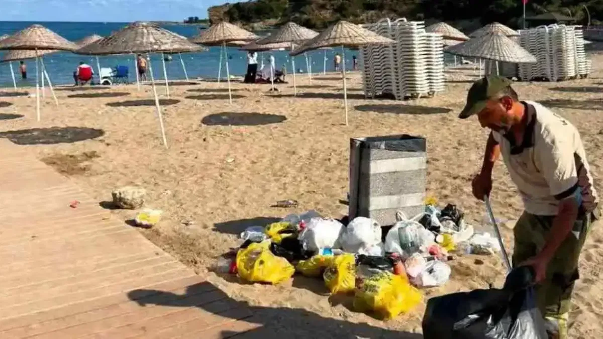 Kandıra sahillerinden 64 tır çöp toplandı