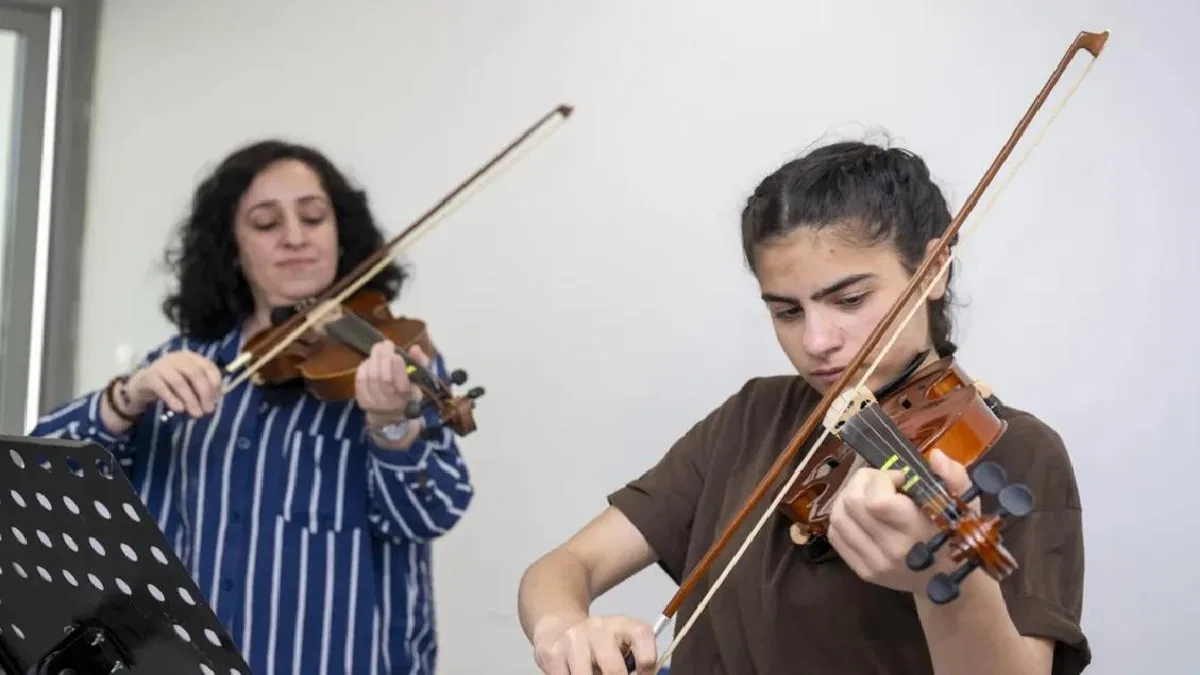 Mersin'de müzik kursları vatandaşların ruhuna dokunuyor