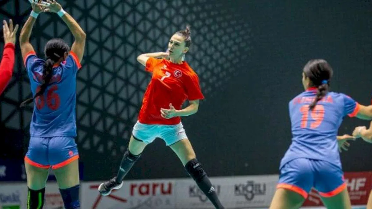 A Milli Kadınlar Tunus'u 29-28 yendi