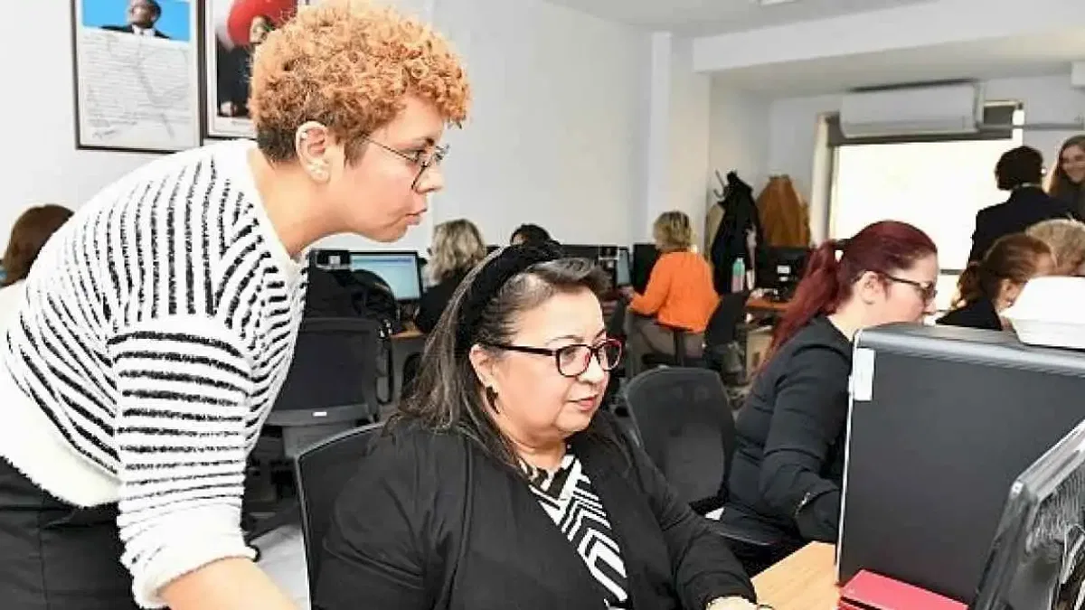 Çiğli Belediyesi'nden kadınlara destek 'Kadınlar Dijitalde Parlıyor Projesi'