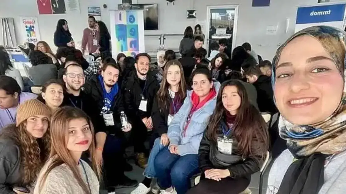 Büyükşehir öncülüğünde farkındalık adımı İzmirli gençler "fark edil-fark ettir" diyerek buluştu