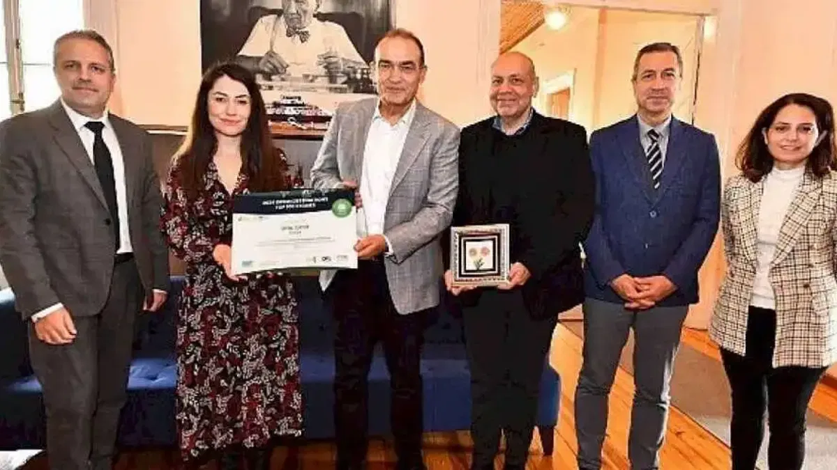 İzmir Büyükşehir Belediyesi'ne "En İyi 100 Hikaye Ödülü" sertifikası verildi