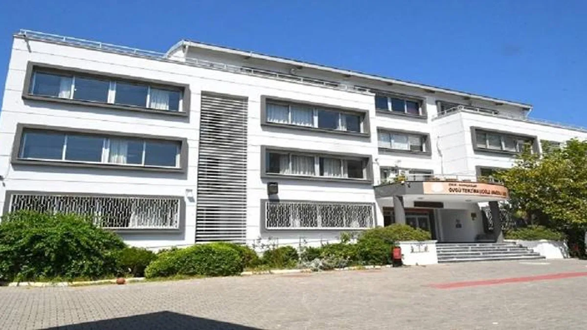 İzmir Karabağlar'da okullara bakım