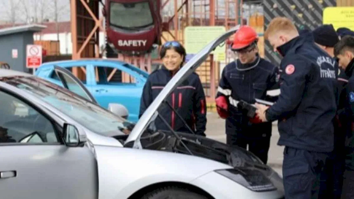Kocaeli'de elektrikli araç yangınları için eğitim