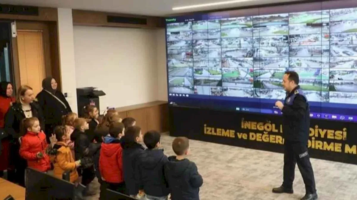 Anaokulu öğrencilerinden İnegöl Belediyesi’ne 'izleme' ziyareti