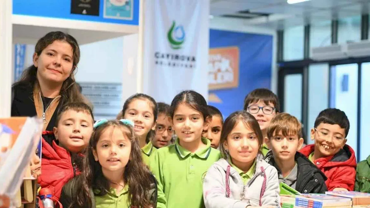 Koceli Çayırovalı minikler, kitap günlerinde bir araya geldi