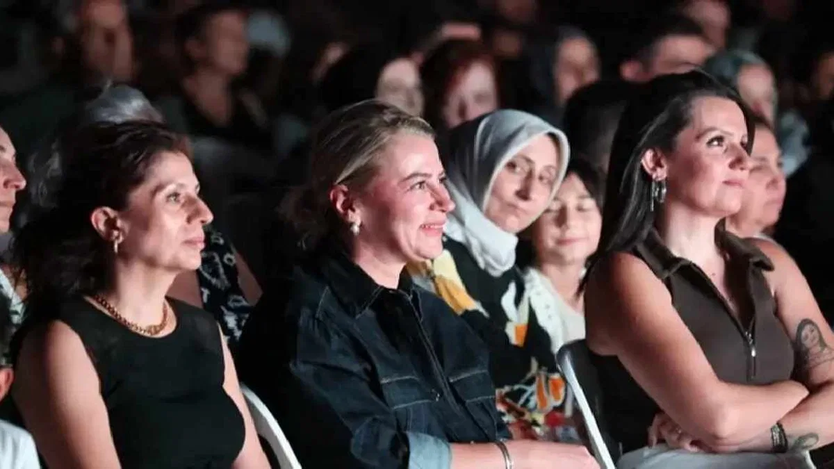 İzmir Çiğli'de açık havada sinema keyfi