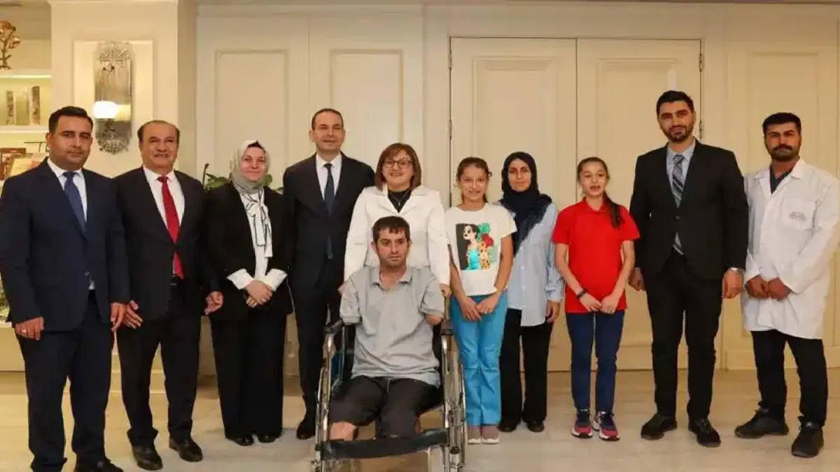 Gaziantep'te Başkan Şahin engelli Doğruyol'la bir araya geldi