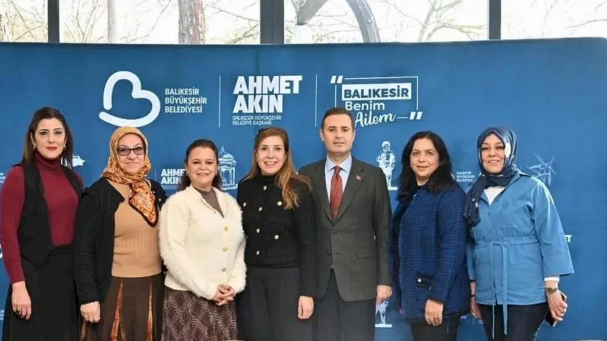 Ahmet Akın'dan 'kadın muhtar' vurgusu