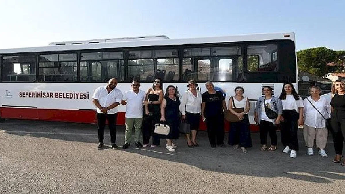 İzmir Büyükşehir Belediyesi'nden Seferhisar Belediyesi'ne otobüs