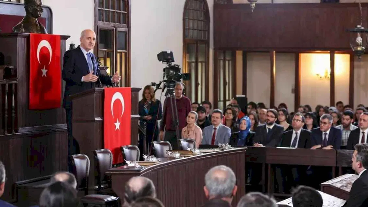 TBMM Başkanı Kurtulmuş, Gazi mekanda gençlerle buluştu