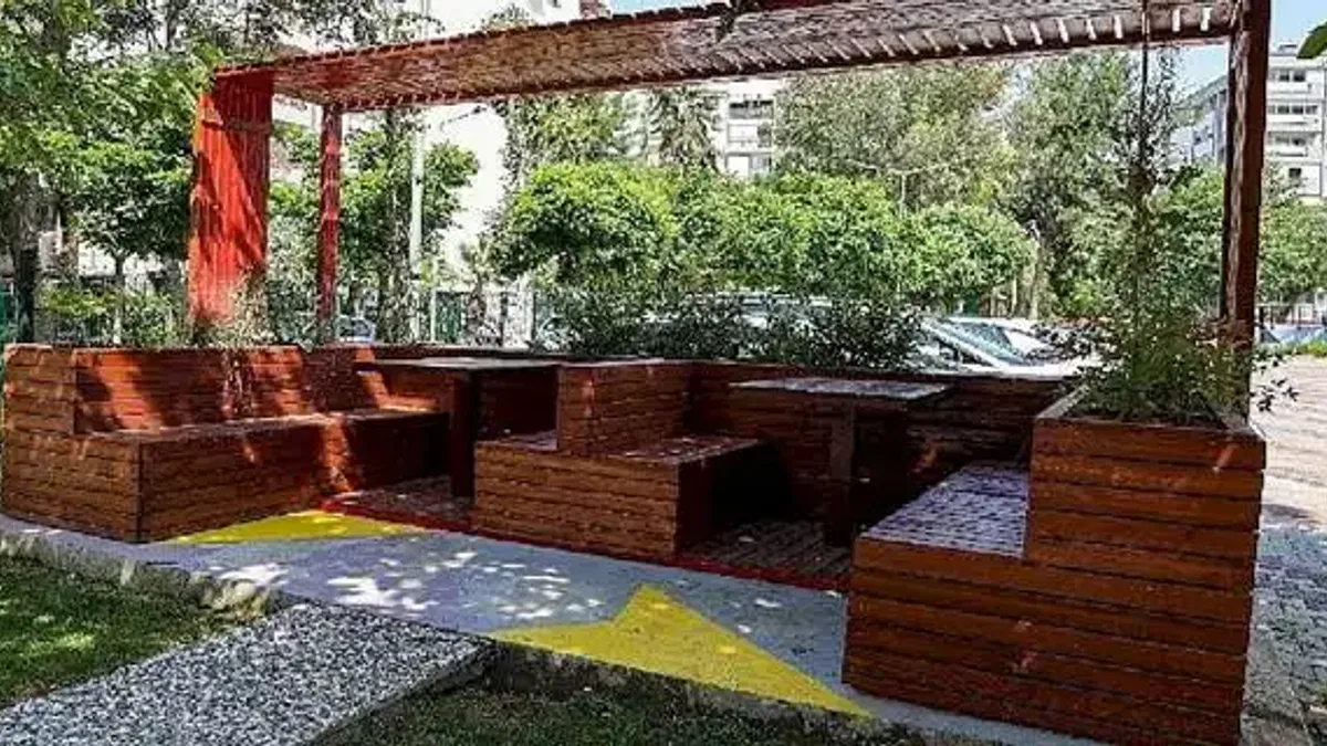 Başkan Tugay, Karşıyaka'yı halkla birlikte yönetiyor