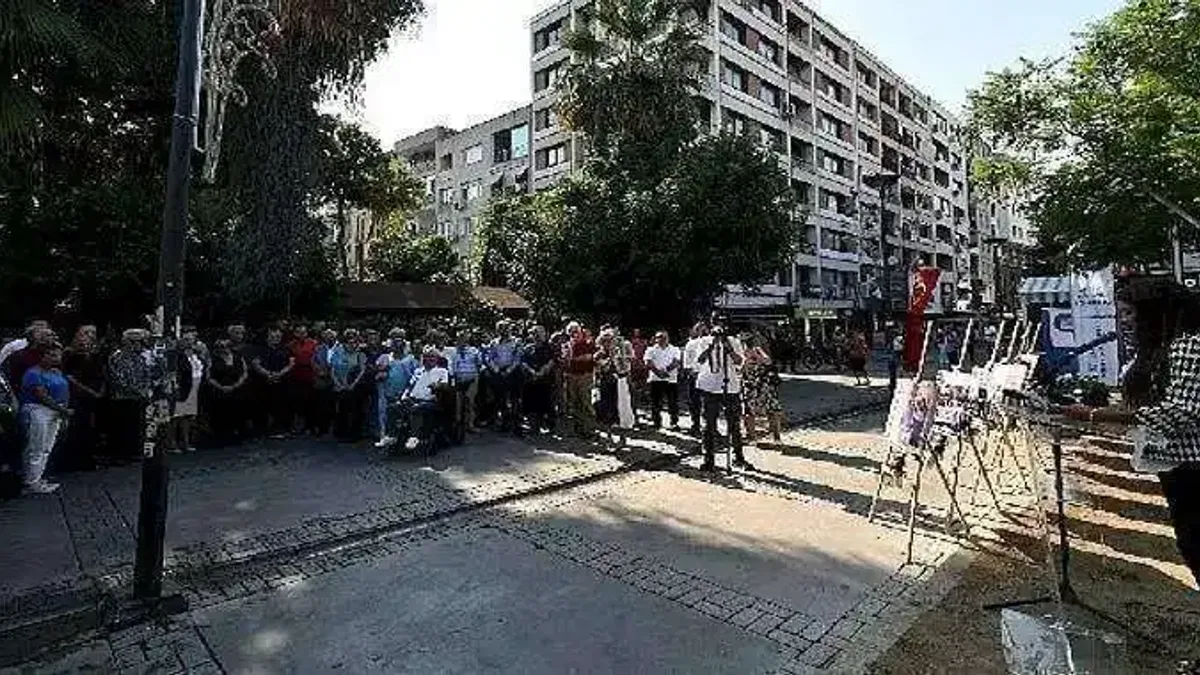Merhum Akyarlı İzmir Kent Konseyi Parkı'nda anıldı